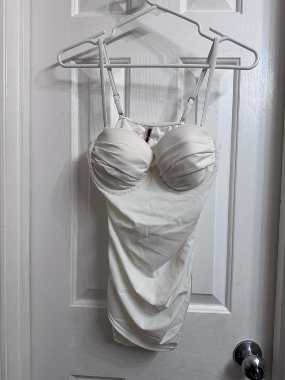 Victoria's Secret
NWOT Victoria's Secret White
Bandeau Tankini Top, Size 36B - Picture 5 of 16